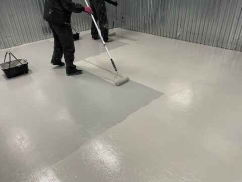 床、壁の仕上げはコスパの良い塗装仕上げで！！