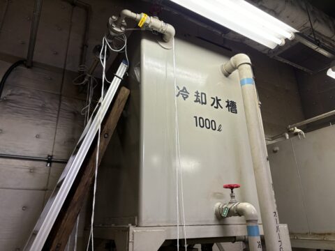 発電機冷却水槽の内部の塗装@中央区勝どきの冷却水槽塗装工事