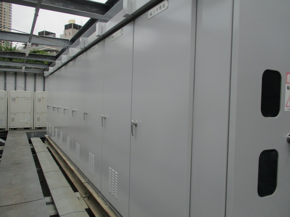 港区赤坂　屋上設備機器塗装工事（キュービクル・発電機他）