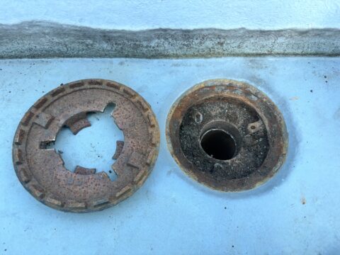 既存のドレンカバーを解体