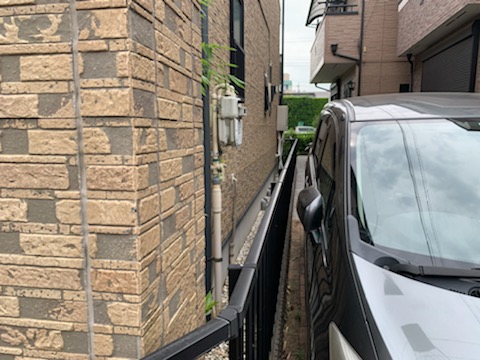 狭い敷地内への足場の架設はお任せください。足立区保木間の架設足場工事