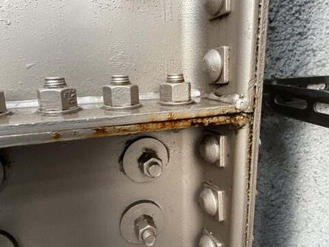 耐震補強の鉄骨が錆びてきてませんか？ソロソロ耐震補強鉄骨のメンテナンス時期かもしれません。@