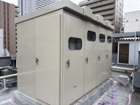 【東京都港区　キュービクル塗装】サビ・腐食を防ぎ、安全性と美観を確保