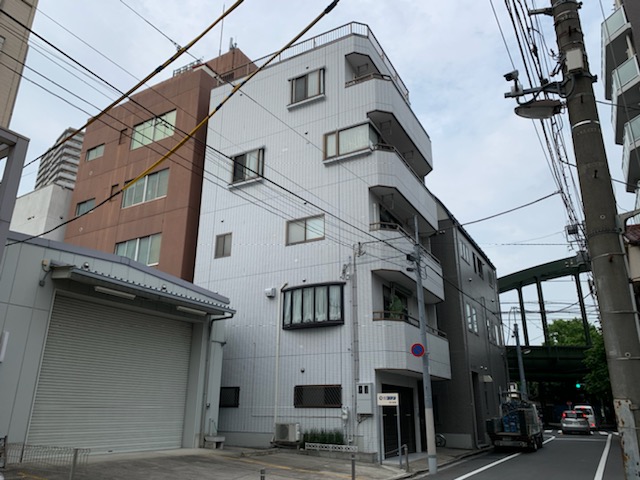 荒川区東日暮里で雨漏り発生！！シーリングを打ち替えて雨漏りを止めろ！