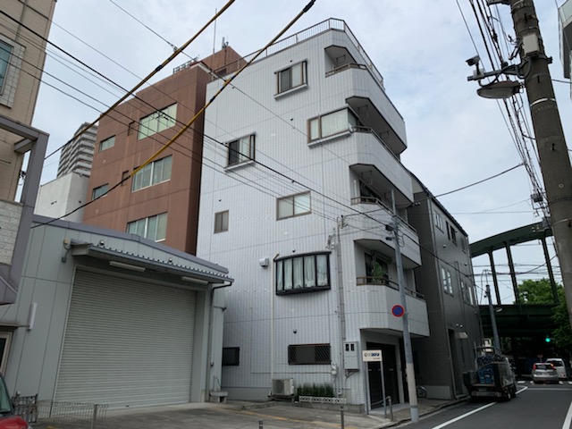 近所を施行中にチラシを持って行ってくださったご縁で施工させて頂きました。/荒川区東日暮里の外壁塗装工事