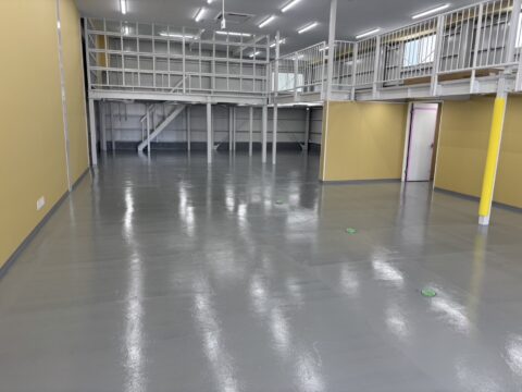 【東京都東久留米市　倉庫内部塗装】倉庫内の塗装で明るく清潔な空間に