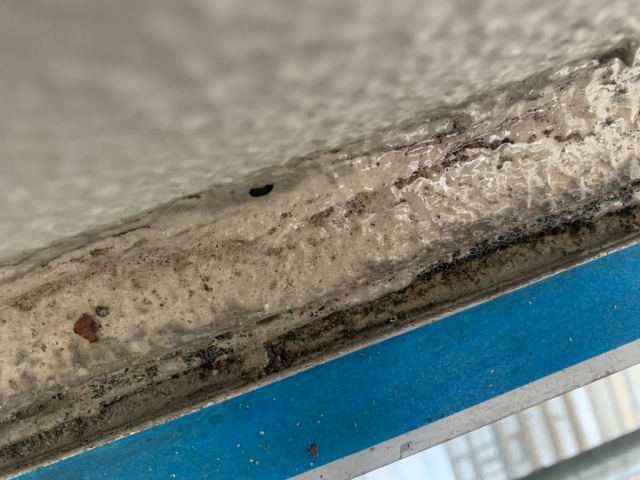 雨漏りの原因はどこから？足場を架設したからわかったシーリングの劣化による雨漏り/荒川区南千住の外壁改修工事