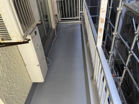 乾燥が早い防水材はアドレーヌ　ベランダ防水工事は1日で工事が完了可能