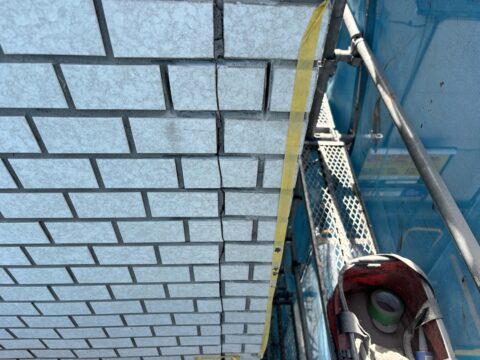【外壁タイルにヒビが入る原因とは？】台東区入谷の住宅タイル外壁塗装工事