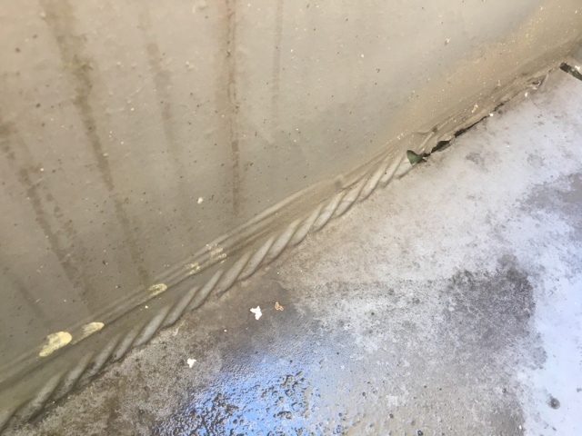 ウレタン防水塗膜の破断補修　塗膜の厚すぎには要注意！！