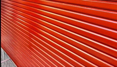 「赤い錆止め塗料でびっくり？仕上がり色に合わせて色を変える鉄部下塗りの仕組み」 台東区入谷のシャッター塗装工事