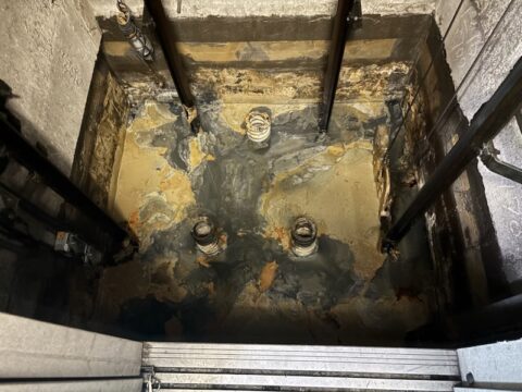 【東京都中央区　エレベーターピットへの漏水】エレベーターピットに水が溜まってしまった原因は厨房の排水桝の亀裂から！？