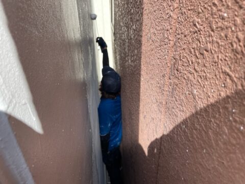 工事ができないで雨漏りをしていた、敷地が狭い外壁塗装＠台東区入谷