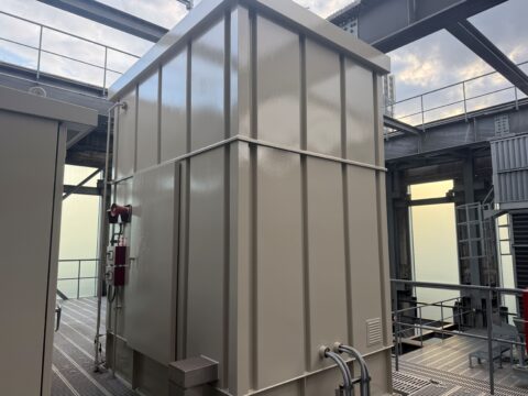 【東京都港区　燃料小出槽塗装】潮風から守る！港区海岸近くビル設備機器の塗装施工実績