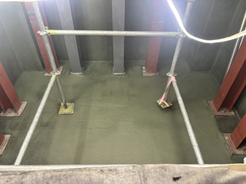 さいたま市の士整備事務所でEVピット防水工事を実施！車両整備施設の防水対策はセイルズへ