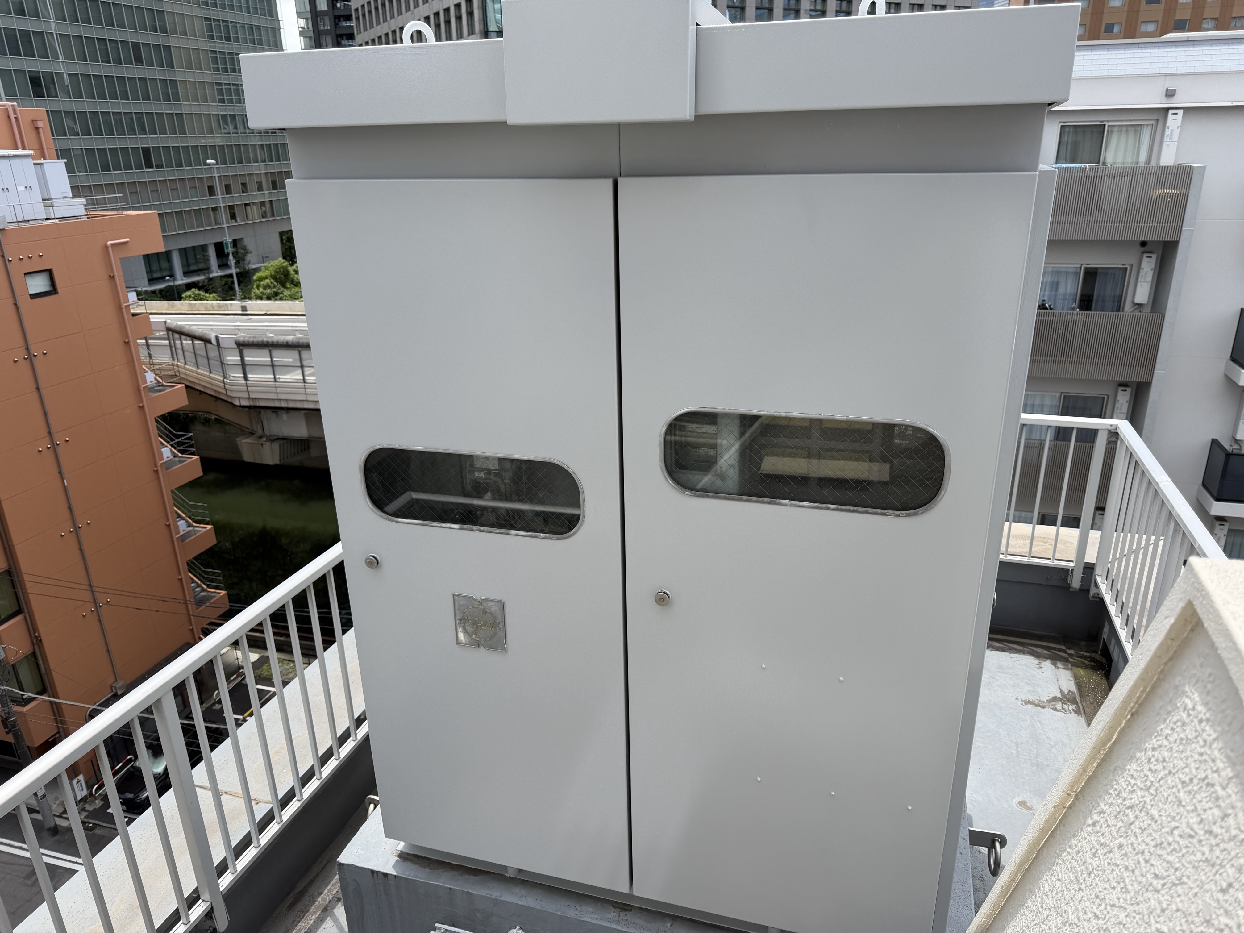 【千代田区】ビルキュービクルおよび付帯配管の塗装工事|電力インフラを守る高耐久防錆メンテナンス