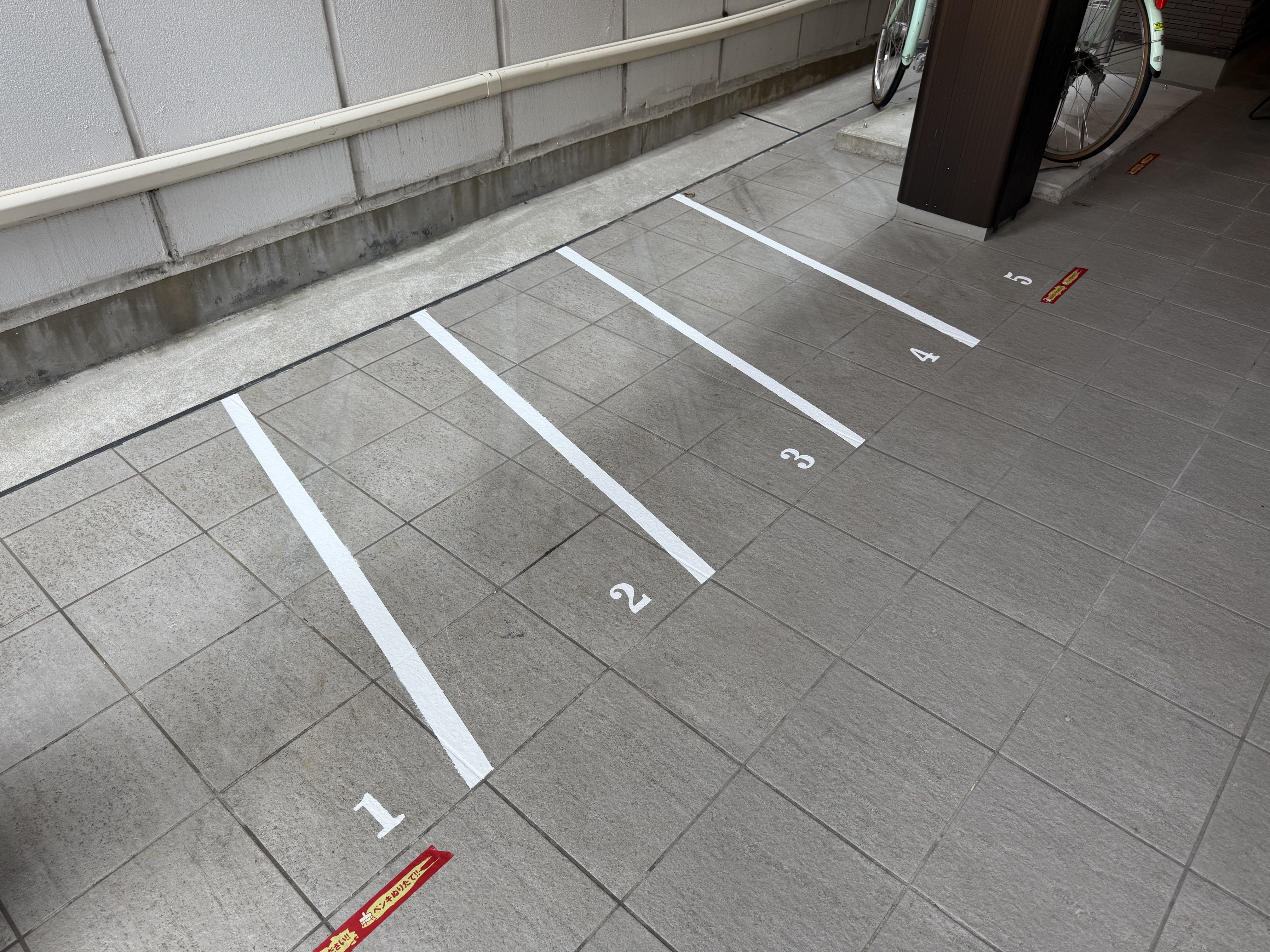 【江戸川区】駐輪場のライン塗装・区画線引き工事|すっきりと使いやすい駐車スペース再生