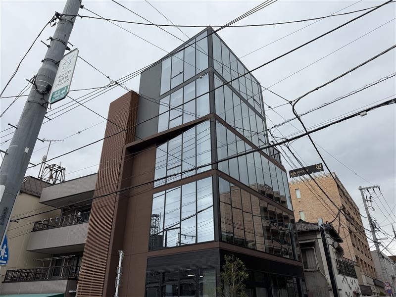 大田区にて5階建て新築テナントビルの外壁塗装を完工!階段室やSD・枠の美装仕上げ