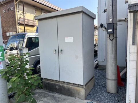 キュービクル塗装施工前