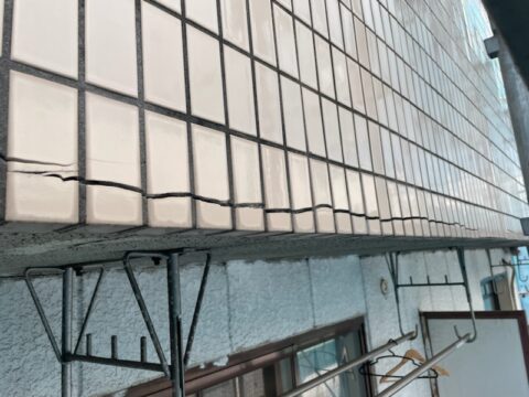 タイルのひび割れ