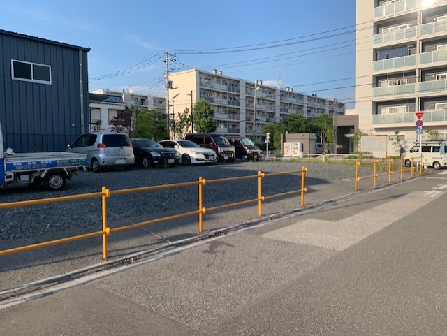 単管パイプで駐車場のフェンス設置や駐車禁止の看板設置も足立区鹿浜のセイルズにご相談ください